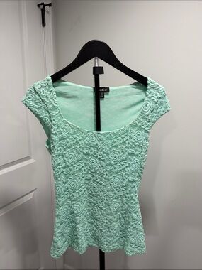NWOT BEBE Honeydew Green Lightweight lace lined embroidered top